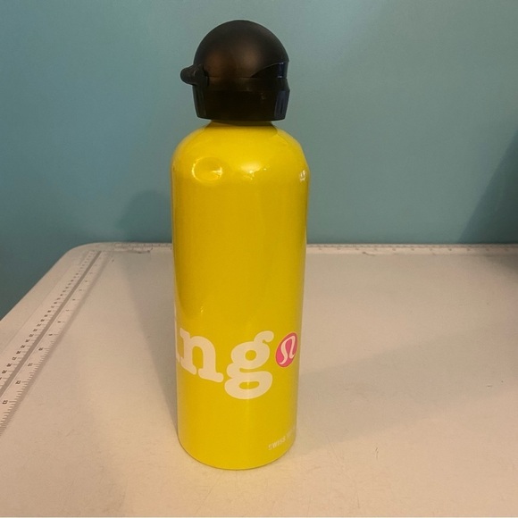 🛍️3/$30 Lululemon I love running Sigg  metal water bottle - Picture 1 of 11
